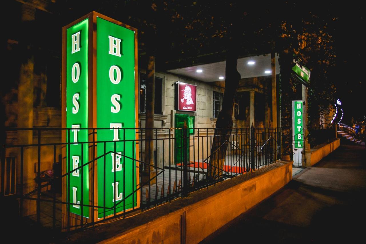 Sherlock Holmes Hostel Баку Екстер'єр фото