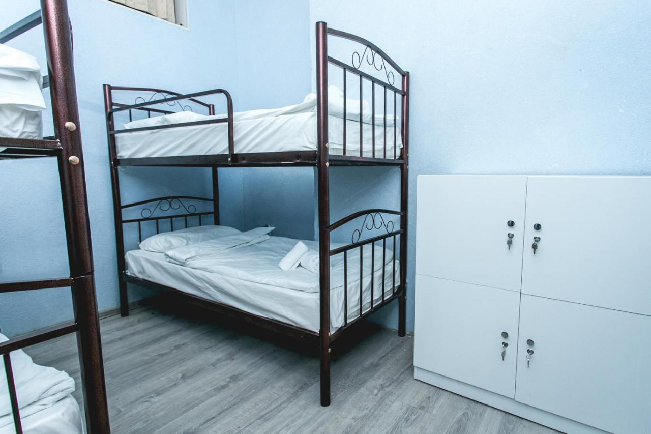 Sherlock Holmes Hostel Баку Екстер'єр фото