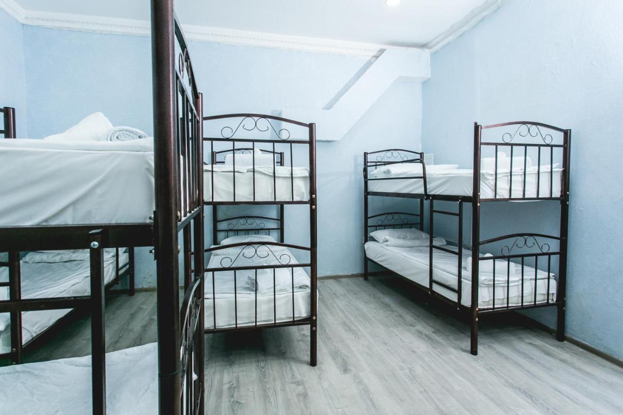 Sherlock Holmes Hostel Баку Екстер'єр фото