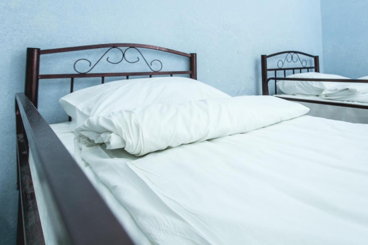 Sherlock Holmes Hostel Баку Екстер'єр фото