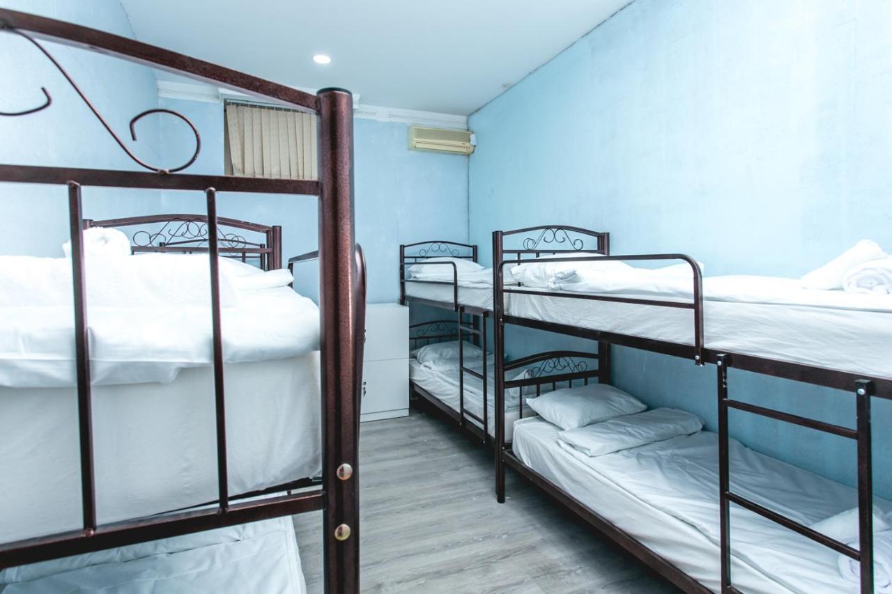 Sherlock Holmes Hostel Баку Екстер'єр фото