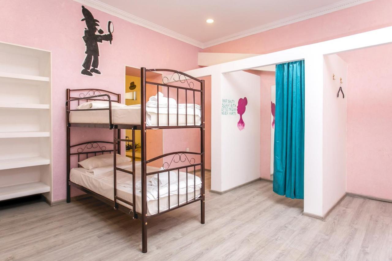 Sherlock Holmes Hostel Баку Екстер'єр фото