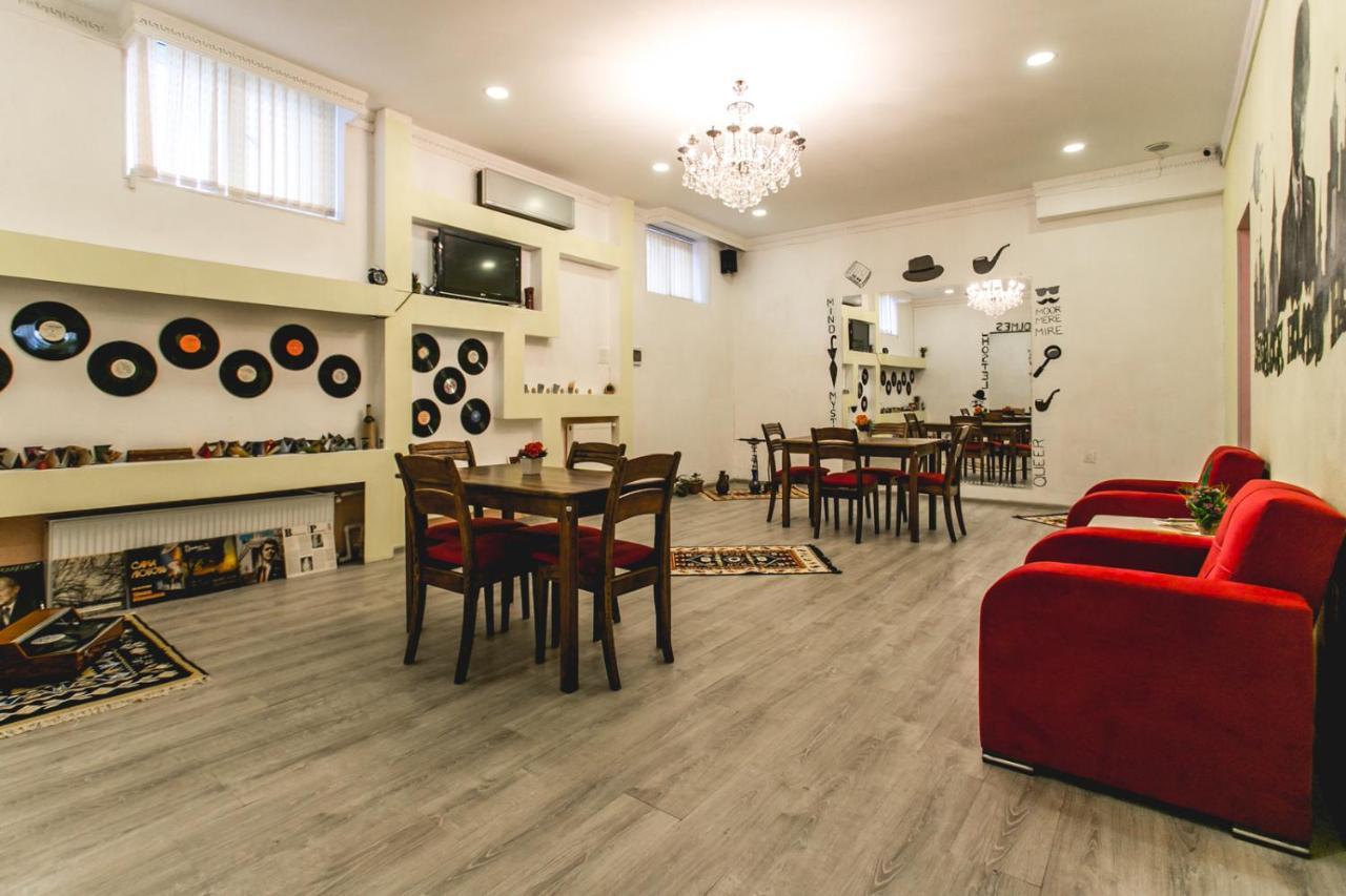 Sherlock Holmes Hostel Баку Екстер'єр фото