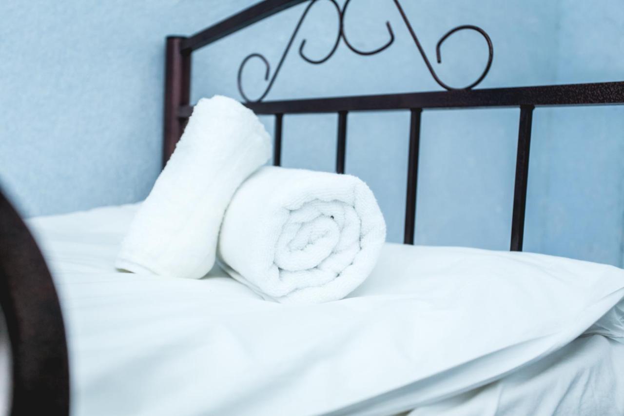 Sherlock Holmes Hostel Баку Екстер'єр фото