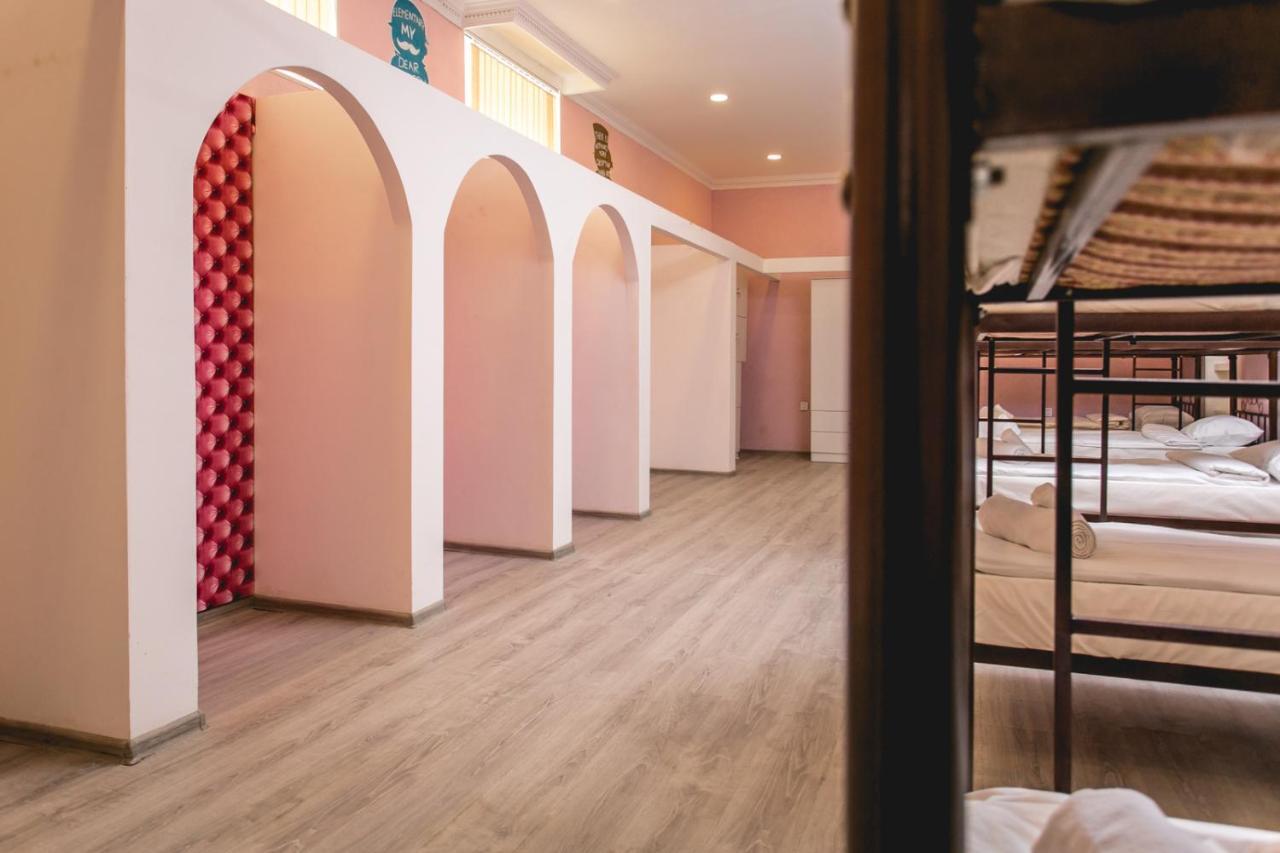 Sherlock Holmes Hostel Баку Екстер'єр фото