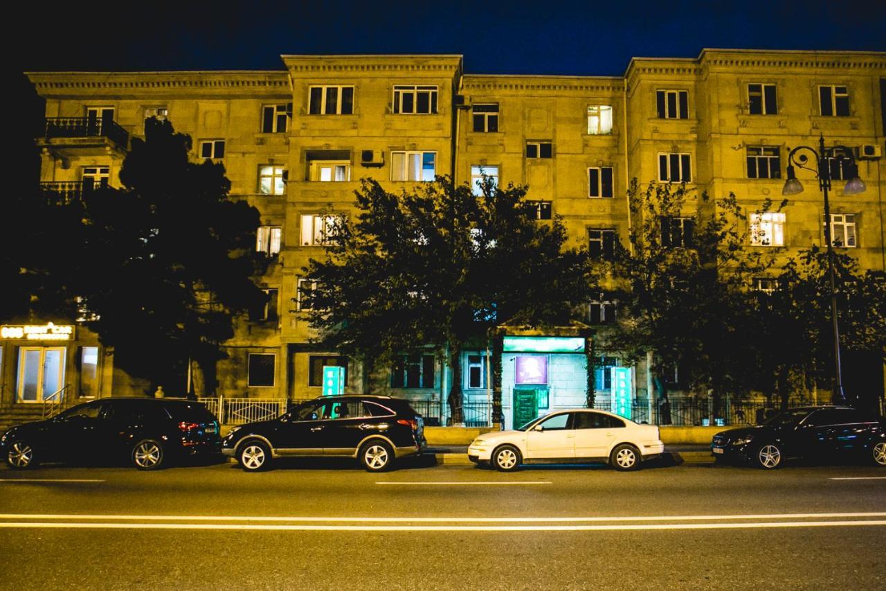 Sherlock Holmes Hostel Баку Екстер'єр фото