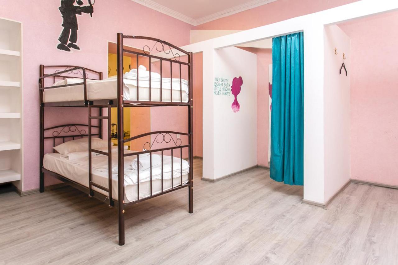 Sherlock Holmes Hostel Баку Екстер'єр фото
