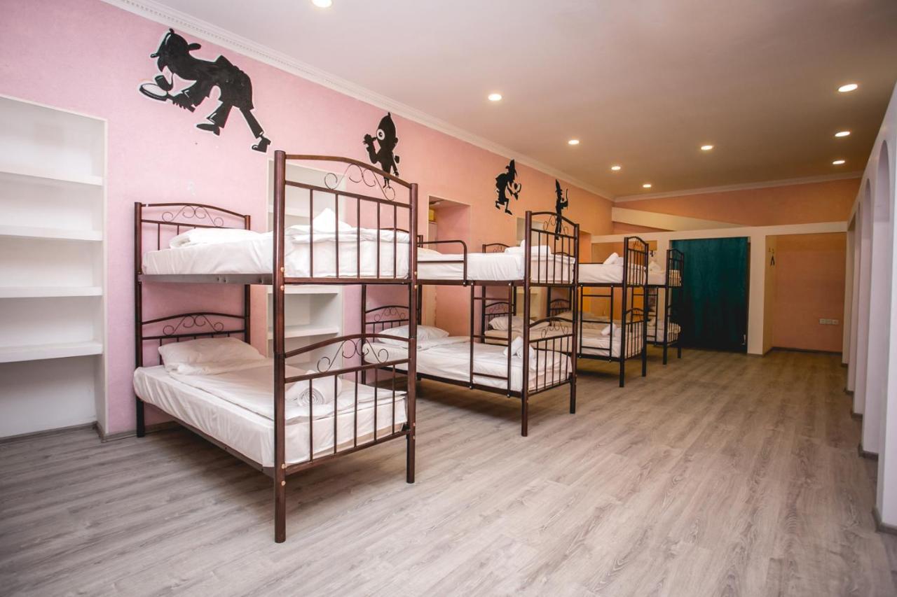 Sherlock Holmes Hostel Баку Екстер'єр фото