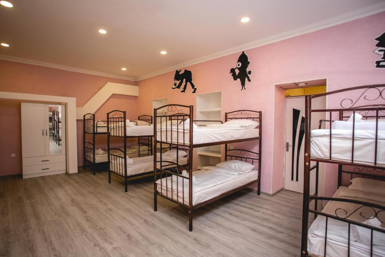 Sherlock Holmes Hostel Баку Екстер'єр фото