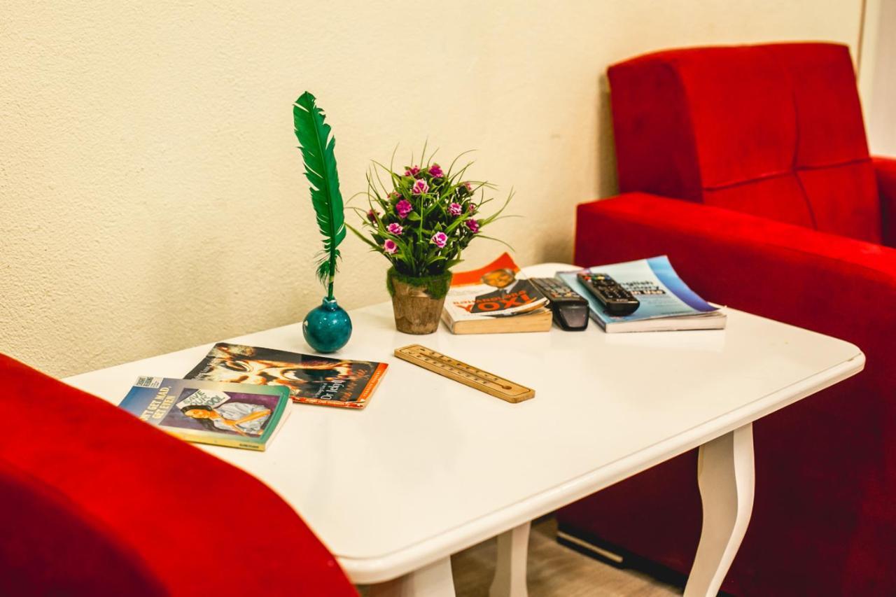 Sherlock Holmes Hostel Баку Екстер'єр фото
