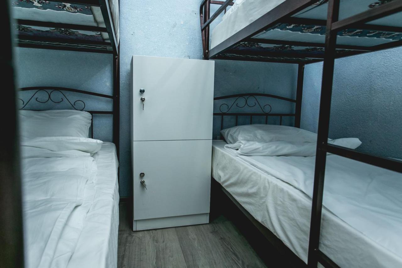 Sherlock Holmes Hostel Баку Екстер'єр фото