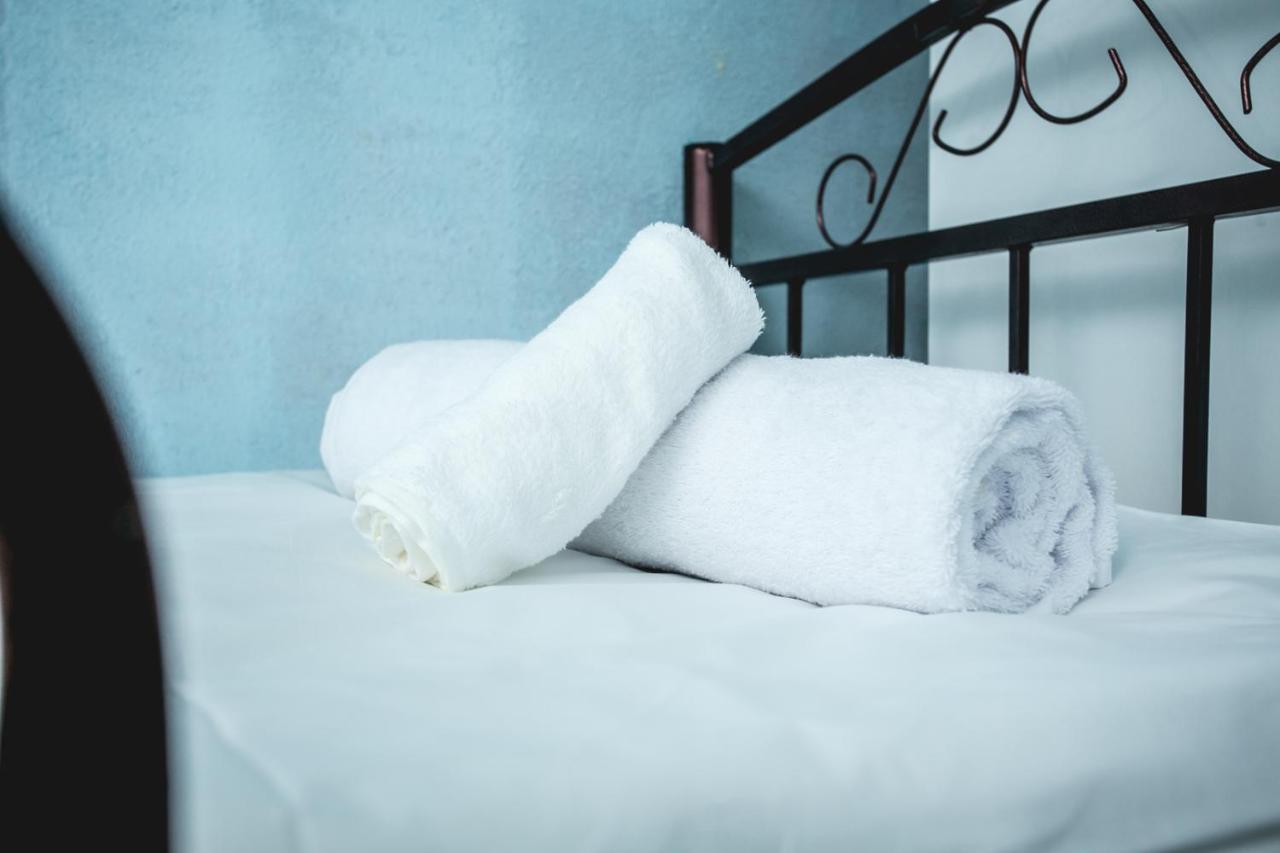 Sherlock Holmes Hostel Баку Екстер'єр фото