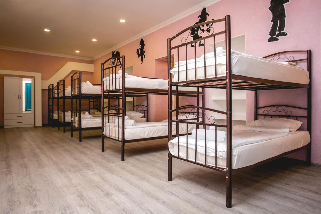 Sherlock Holmes Hostel Баку Екстер'єр фото